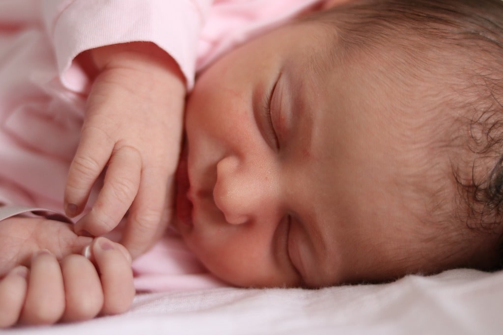 Comprendre les besoins de sommeil de bébé